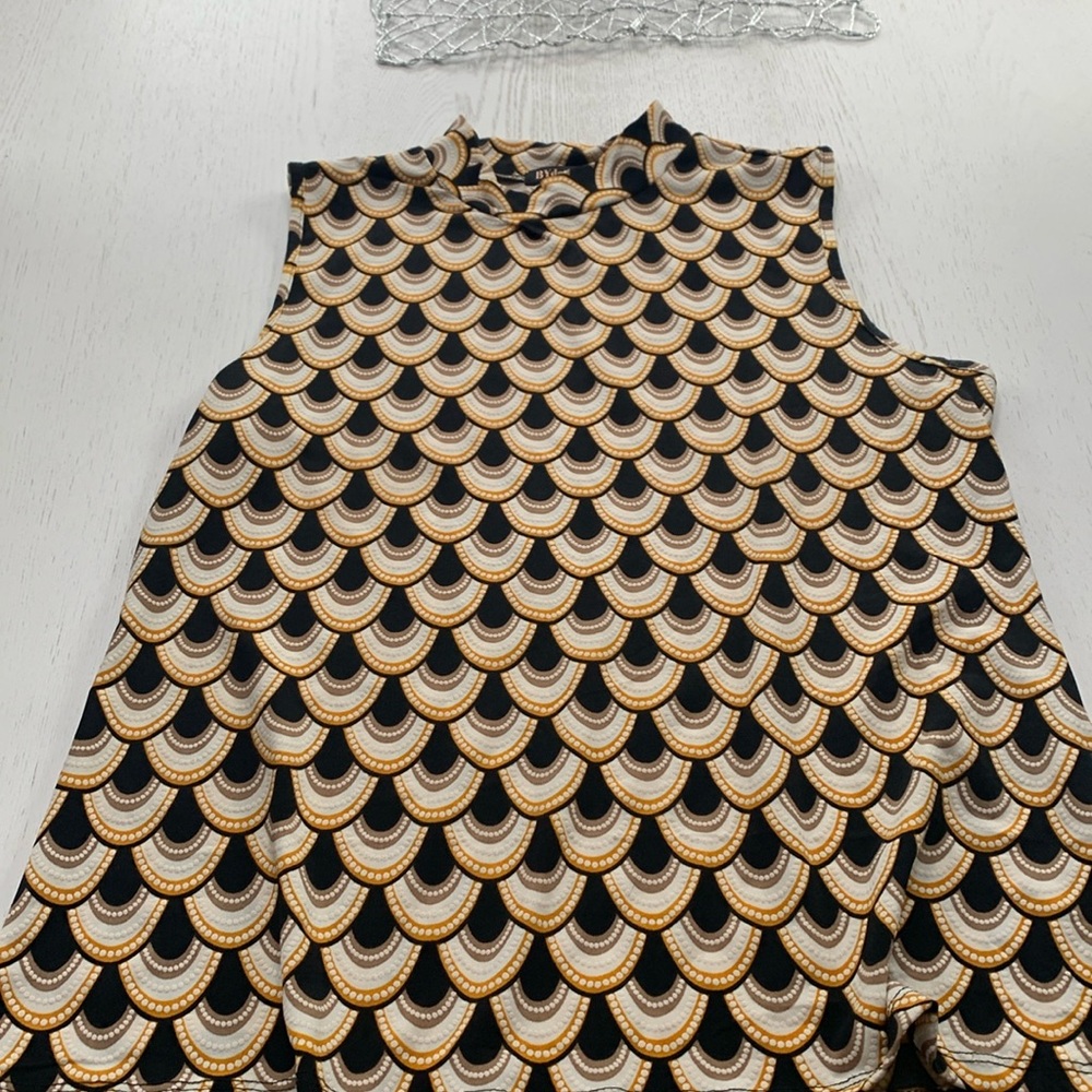 Art Deco Scallop Pattern Top